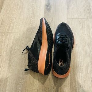 WOMEN'S BROOKS LEVITATE 4